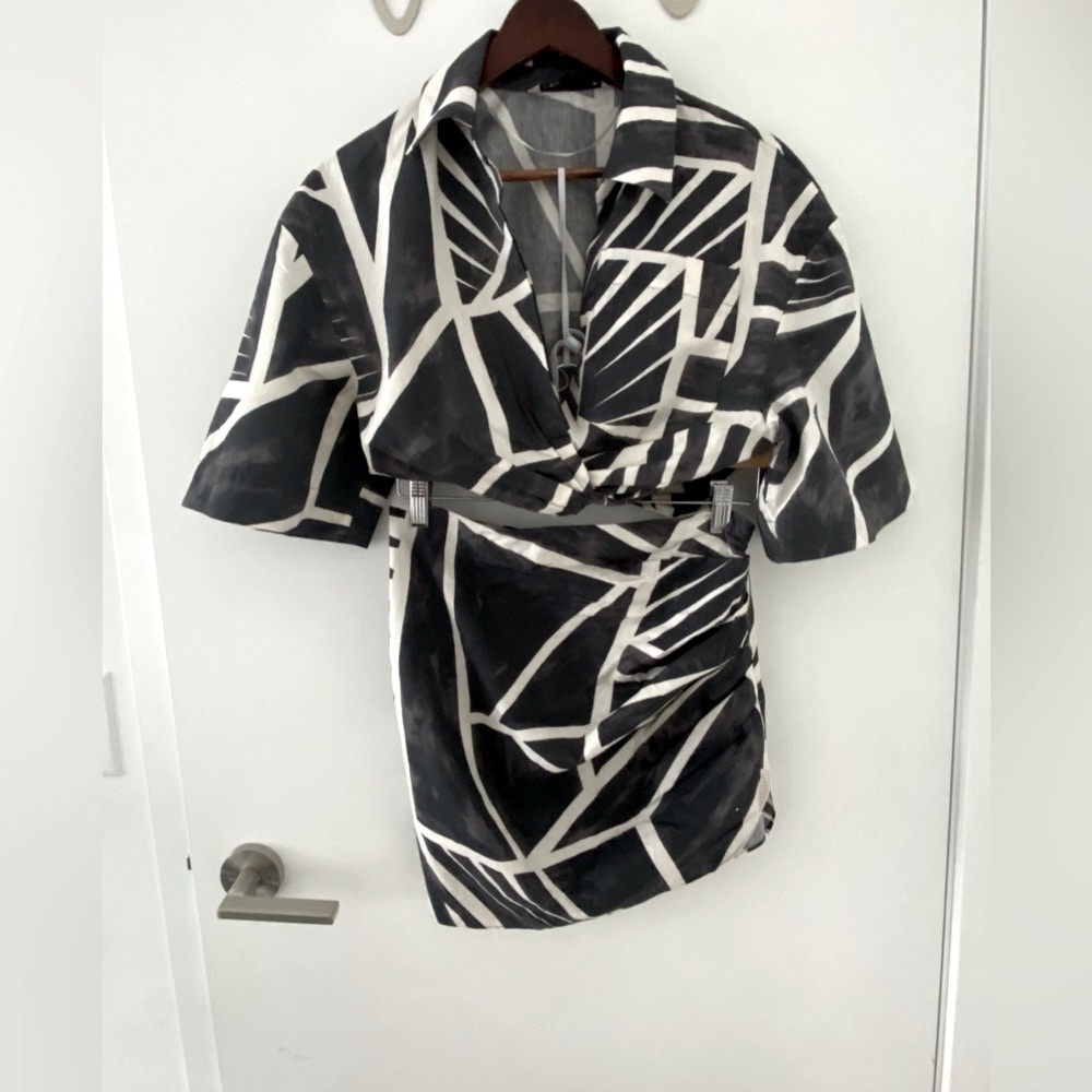 Printed Co-ord mini skirt and cropped shirt set - Picture 2 of 5